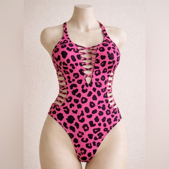 Aqua Eve Other - NWT Size large Hot pink leopard print one piece swimsuit. Padded Bra.